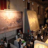 Foto Nicoloro G. 20/05/2011 Ravenna Inaugurato nella ex chiesa di San Nicolo’ il ” TAMO “, tutta l’ avventura del mosaico, un centro espositivo permanente di mosaici che raccontano la storia, la tradizione e la cultura musiva del territorio. Inoltre e’ possibile mediante tavoli touchscreen scoprire tutto sul processo di realizzazione del mosaico esplorando in modo interattivo un cantiere antico, una bottega dell’ Ottocento e un laboratorio contemporaneo. nella foto Interno del centro espositivo