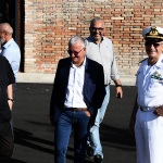 Foto Nicoloro G.   26/07/2024   Ravenna   Ha fatto tappa a Ravenna la \'\' Staffetta per la Pace \'\'. Questa iniziativa ciclistica organizzata da Lions Italia e\' partita dalle Tre cime di Lavaredo e percorrera\' l\' antica via di pellegrinaggio Romea-Germanica sino a Roma, dove consegnera\' al Papa e al Capo dello Stato una pergamena con le firme degli amministratori delle citta\' in cui la Staffetta avra\' sostato. nella foto da sinistra l\' arcivescovo Lorenzo Ghizzoni, il prefetto Castrese De Rosa e il comandante della Guardia Costiera Michele Maltese.