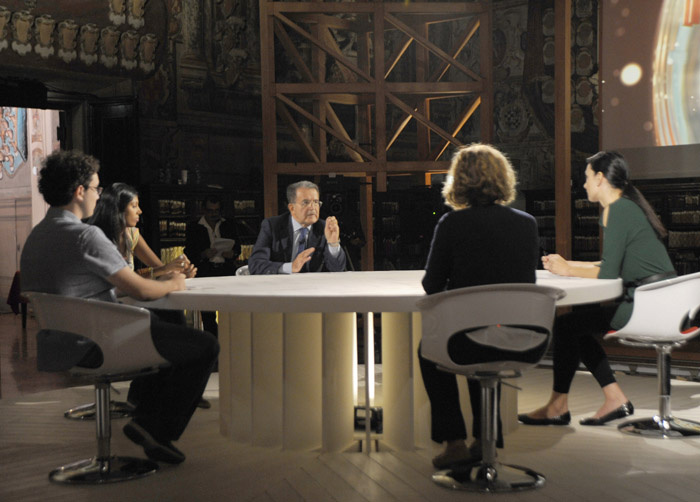Foto Nicoloro G. 11/10/2011 Bologna Primo di tre appuntamenti televisivi su La7 dal titolo ” Il mondo che verra’ ” che vedono il professore Romano Prodi incontrare studenti italiani e stranieri, provenienti dalle diverse Facolta’ dell’ Universita’ di Bologna, per confrontarsi sul presente e sul futuro dell’ economia mondiale. nella foto La tavola rotonda a cui partecipa  Romano Prodi
