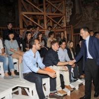 Foto Nicoloro G. 11/10/2011 Bologna Primo di tre appuntamenti televisivi su La7 dal titolo ” Il mondo che verra’ ” che vedono il professore Romano Prodi incontrare studenti italiani e stranieri, provenienti dalle diverse Facolta’ dell’ Universita’ di Bologna, per confrontarsi sul presente e sul futuro dell’ economia mondiale. nella foto Romano Prodi con il pubblico