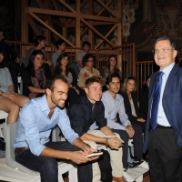 Foto Nicoloro G. 11/10/2011 Bologna Primo di tre appuntamenti televisivi su La7 dal titolo ” Il mondo che verra’ ” che vedono il professore Romano Prodi incontrare studenti italiani e stranieri, provenienti dalle diverse Facolta’ dell’ Universita’ di Bologna, per confrontarsi sul presente e sul futuro dell’ economia mondiale. nella foto Romano Prodi con il pubblico