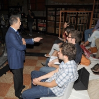 Foto Nicoloro G. 11/10/2011 Bologna Primo di tre appuntamenti televisivi su La7 dal titolo ” Il mondo che verra’ ” che vedono il professore Romano Prodi incontrare studenti italiani e stranieri, provenienti dalle diverse Facolta’ dell’ Universita’ di Bologna, per confrontarsi sul presente e sul futuro dell’ economia mondiale. nella foto Romano Prodi con il pubblico