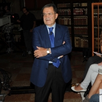 Foto Nicoloro G. 11/10/2011 Bologna Primo di tre appuntamenti televisivi su La7 dal titolo ” Il mondo che verra’ ” che vedono il professore Romano Prodi incontrare studenti italiani e stranieri, provenienti dalle diverse Facolta’ dell’ Universita’ di Bologna, per confrontarsi sul presente e sul futuro dell’ economia mondiale. nella foto Romano Prodi