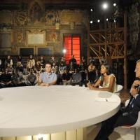 Foto Nicoloro G. 11/10/2011 Bologna Primo di tre appuntamenti televisivi su La7 dal titolo ” Il mondo che verra’ ” che vedono il professore Romano Prodi incontrare studenti italiani e stranieri, provenienti dalle diverse Facolta’ dell’ Universita’ di Bologna, per confrontarsi sul presente e sul futuro dell’ economia mondiale. nella foto La tavola rotonda a cui partecipa  Romano Prodi