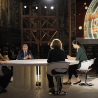 Foto Nicoloro G. 11/10/2011 Bologna Primo di tre appuntamenti televisivi su La7 dal titolo ” Il mondo che verra’ ” che vedono il professore Romano Prodi incontrare studenti italiani e stranieri, provenienti dalle diverse Facolta’ dell’ Universita’ di Bologna, per confrontarsi sul presente e sul futuro dell’ economia mondiale. nella foto La tavola rotonda a cui partecipa  Romano Prodi