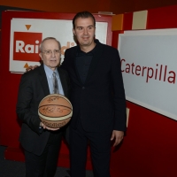 Foto Nicoloro G. 13/11/2013 Milano Ospiti della trasmissione su Radio2 ” Caterpillar AM – La Sfida ”. nella foto Dan Peterson – Simone Pianigiani