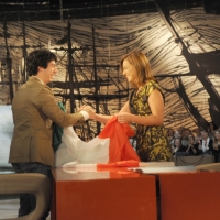 Foto Nicoloro G. 01/10/2010 Milano, Puntata della trasmissione \" Invasioni barbariche \"  su La7 e condotta da Daria Bignardi. nella foto Renzo Bossi riceve il tricolore da Daria Bignardi