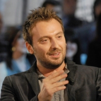 Foto Nicoloro G. 10/12/2010 Milano, Puntata della trasmissione " Invasioni barbariche "  su La7 e condotta da Daria Bignardi. nella foto Cesare Cremonini