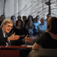 Foto Nicoloro G. 18/03/2011 Milano Trasmissione televisiva su La7 " Invasioni barbariche " condotta da Daria Bignardi. nella foto Vittorio Sgarbi – Daria Bignardi