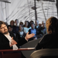Foto Nicoloro G. 21/01/2011 Milano Trasmissione televisiva su La7 " Invasioni barbariche " condotta da Daria Bignardi. nella foto Giuseppe Battiston – Daria Bignardi