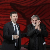 Foto Nicoloro G. 09/04/2011 Milano Trasmissione televisiva su Rai3 " Che tempo che fa " condotta da Fabio Fazio. nella foto  Fabio Fazio – Gino Strada