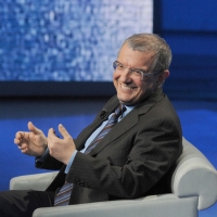 Foto Nicoloro G. 10/12/2011 Milano Trasmissione televisiva su Rai3 " Che tempo che fa " condotta da Fabio Fazio. nella foto Massimo Mucchetti