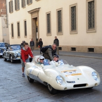 Foto Nicoloro G. 15/10/2011 Milano Quinta edizione del ” Trofeo Milano “, rassegna automobilistica organizzata dal Club Milanese Autoveicoli d’ Epoca. 107 auto d’ epoca sono partite da piazza Duomo e dopo un tragitto di circa 150 chilometri, passando da Varese, ritorneranno a Milano in via Montenapoleone. nella foto Auto in panne, forse causa… l'età