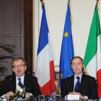 Foto Nicoloro G. 08/04/2011 Milano Vertice in Prefettura tra i ministri degli esteri d’ Italia e di Francia sul problema dell’ immigrazione. nella foto Roberto Maroni – Claude Gueant