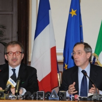 Foto Nicoloro G. 08/04/2011 Milano Vertice in Prefettura tra i ministri degli esteri d’ Italia e di Francia sul problema dell’ immigrazione. nella foto Roberto Maroni – Claude Gueant