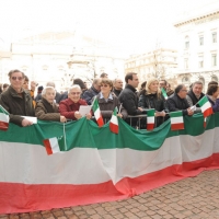 Foto Nicoloro G. 20/03/2011 Milano Visita del Capo dello Stato a Milano per partecipare alla celebrazione di Carlo Cattaneo e visitare il Museo del Palazzo reale. nella foto Folla in attesa del presidente