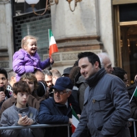 Foto Nicoloro G. 20/03/2011 Milano Visita del Capo dello Stato a Milano per partecipare alla celebrazione di Carlo Cattaneo e visitare il Museo del Palazzo reale. nella foto Folla in attesa del presidente