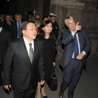 Foto Nicoloro G. 18/10/2011 Milano E’ arrivato in citta’ il presidente della Repubblica di Mongolia ed e’ stato ricevuto a palazzo Marino dal sindaco. nella foto Tsakhiagiin Elbegdorj – Gantuya Tsevegdorj – Giuliano Pisapia