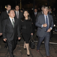 Foto Nicoloro G. 18/10/2011 Milano E’ arrivato in citta’ il presidente della Repubblica di Mongolia ed e’ stato ricevuto a palazzo Marino dal sindaco. nella foto Tsakhiagiin Elbegdorj – Gantuya Tsevegdorj – Giuliano Pisapia