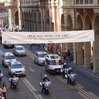 Foto Nicoloro G. 02/08/2012 Bologna Per il XXXII anniversario della strage alla stazione di Bologna si e’ svolto il tradizionale corteo che si e’ concluso nel piazzale antistante la stazione con un comizio cui hanno partecipato le massime autorita’ civili e amministrative oltre all’ associazione dei famigliari delle vittime. nella foto La partecipazione di vigili motociclisti e taxisti
