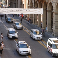 Foto Nicoloro G. 02/08/2012 Bologna Per il XXXII anniversario della strage alla stazione di Bologna si e’ svolto il tradizionale corteo che si e’ concluso nel piazzale antistante la stazione con un comizio cui hanno partecipato le massime autorita’ civili e amministrative oltre all’ associazione dei famigliari delle vittime. nella foto La partecipazione dei taxisti