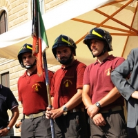 Foto Nicoloro G. 02/08/2012 Bologna Per il XXXII anniversario della strage alla stazione di Bologna si e’ svolto il tradizionale corteo che si e’ concluso nel piazzale antistante la stazione con un comizio cui hanno partecipato le massime autorita’ civili e amministrative oltre all’ associazione dei famigliari delle vittime. nella foto I Vigili del Fuoco