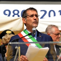 Foto Nicoloro G. 02/08/2012 Bologna Per il XXXII anniversario della strage alla stazione di Bologna si e’ svolto il tradizionale corteo che si e’ concluso nel piazzale antistante la stazione con un comizio cui hanno partecipato le massime autorita’ civili e amministrative oltre all’ associazione dei famigliari delle vittime. nella foto Virginio Merola
