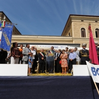 Foto Nicoloro G. 02/08/2012 Bologna Per il XXXII anniversario della strage alla stazione di Bologna si e’ svolto il tradizionale corteo che si e’ concluso nel piazzale antistante la stazione con un comizio cui hanno partecipato le massime autorita’ civili e amministrative oltre all’ associazione dei famigliari delle vittime. nella foto Virginio Merola sul palco durante il discorso commemorativo