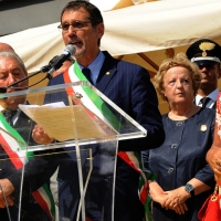 Foto Nicoloro G. 02/08/2012 Bologna Per il XXXII anniversario della strage alla stazione di Bologna si e’ svolto il tradizionale corteo che si e’ concluso nel piazzale antistante la stazione con un comizio cui hanno partecipato le massime autorita’ civili e amministrative oltre all’ associazione dei famigliari delle vittime. nella foto Virginio Merola – Anna Maria Cancellieri