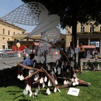 Foto Nicoloro G. 02/08/2012 Bologna Per il XXXII anniversario della strage alla stazione di Bologna si e’ svolto il tradizionale corteo che si e’ concluso nel piazzale antistante la stazione con un comizio cui hanno partecipato le massime autorita’ civili e amministrative oltre all’ associazione dei famigliari delle vittime. nella foto L'installazione "Suoni di memoria"