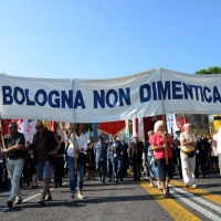 Foto Nicoloro G.  02/08/2015   Bologna   Trentacinquesimo anniversario della strage alla stazione di Bologna. nella foto striscioni, bandiere e gonfaloni lungo il corteo.