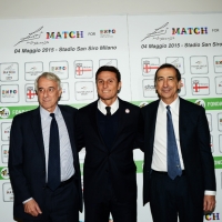 Foto Nicoloro G.  05/02/2015  Milano   Presentazione dell' iniziativa " Zanetti for friends Match for Expo ", partita di calcio tra campioni internazionali di ieri e di oggi a favore della nutrizione, nello spirito di Expo 2015. nella foto da sinistra il sindaco di Milano Giuliano Pisapia, l' ex capitano dell' Inter Javier Zanetti e il Commissario Unico per Expo 2015 Giuseppe Sala.